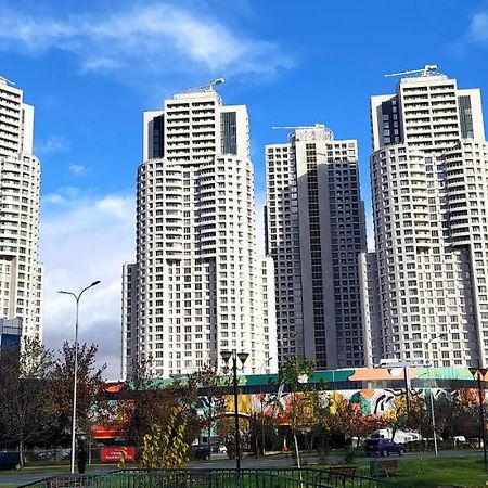 18Th & 16H Floor Secure Luxury Condos With Pool & Fitness Included In Price Skopje Eksteriør billede