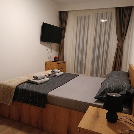 18Th & 16H Floor Secure Luxury Condos With Pool & Fitness Included In Price Skopje Eksteriør billede