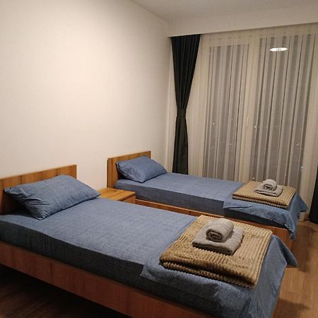 18Th & 16H Floor Secure Luxury Condos With Pool & Fitness Included In Price Skopje Eksteriør billede
