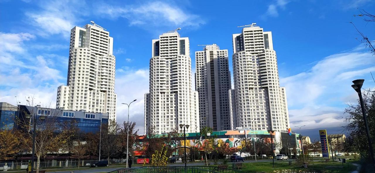 18Th & 16H Floor Secure Luxury Condos With Pool & Fitness Included In Price Skopje Eksteriør billede