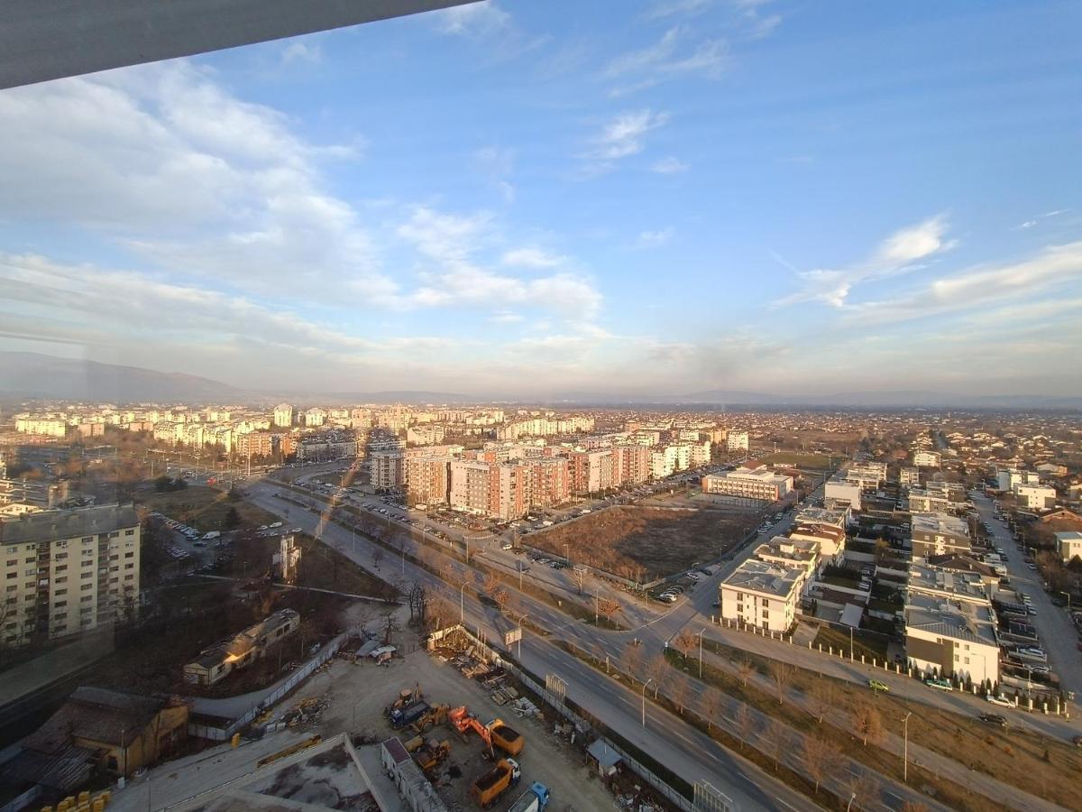 18Th & 16H Floor Secure Luxury Condos With Pool & Fitness Included In Price Skopje Eksteriør billede