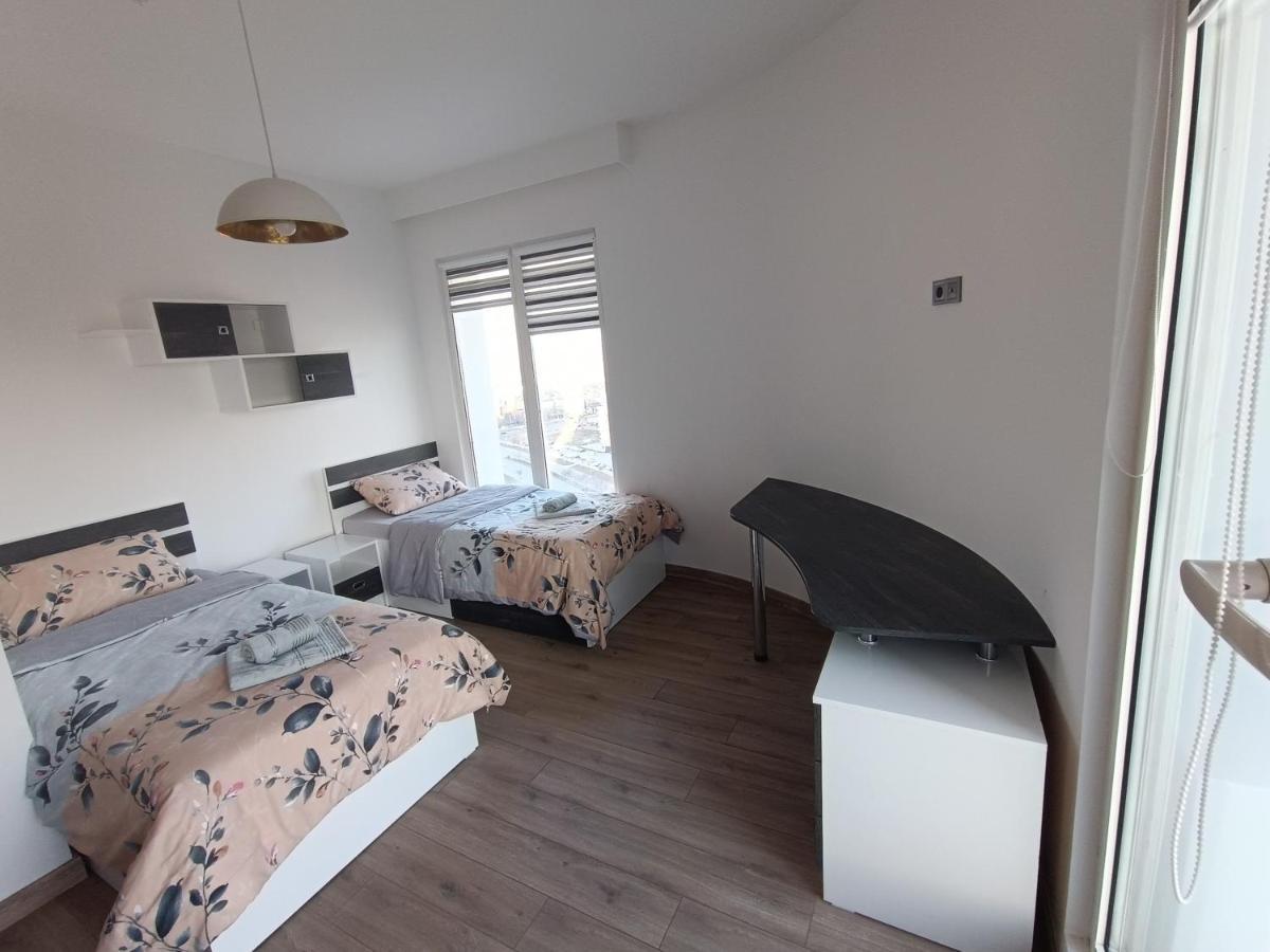 18Th & 16H Floor Secure Luxury Condos With Pool & Fitness Included In Price Skopje Eksteriør billede