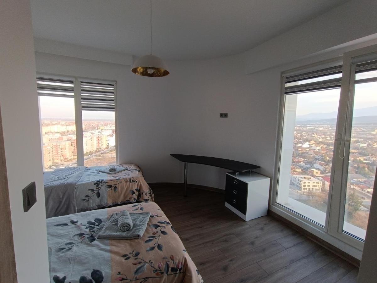 18Th & 16H Floor Secure Luxury Condos With Pool & Fitness Included In Price Skopje Eksteriør billede