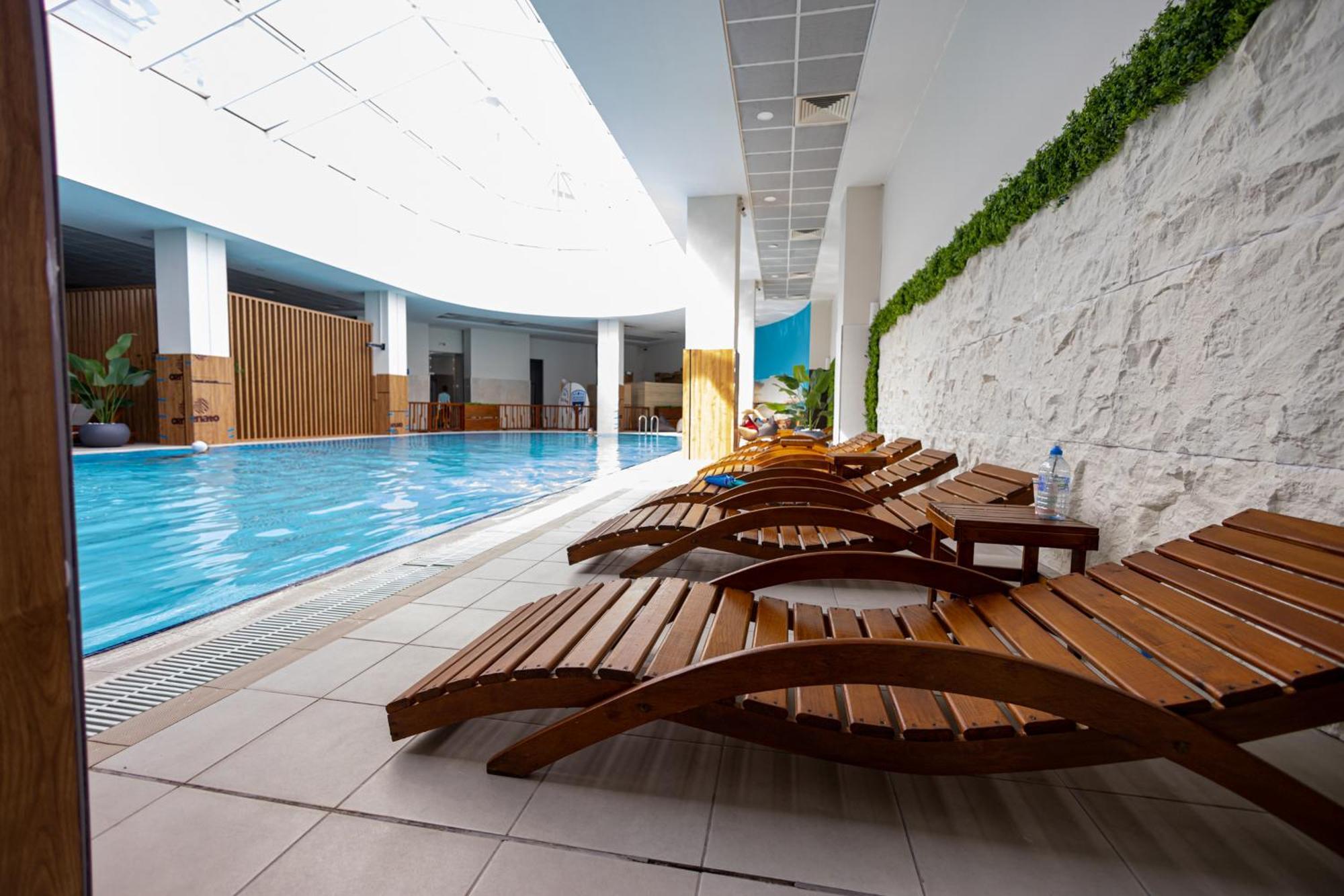 18Th & 16H Floor Secure Luxury Condos With Pool & Fitness Included In Price Skopje Eksteriør billede