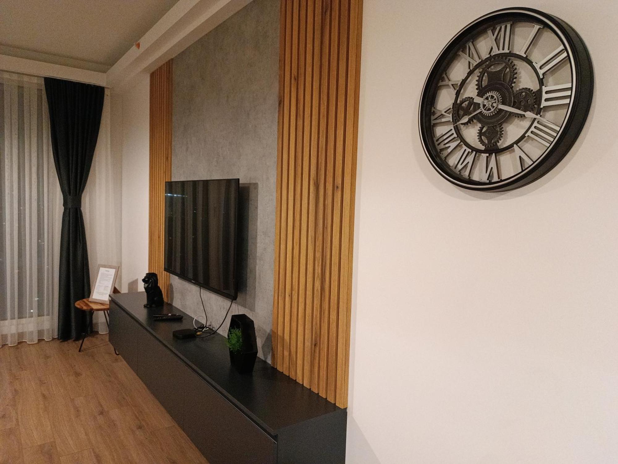 18Th & 16H Floor Secure Luxury Condos With Pool & Fitness Included In Price Skopje Eksteriør billede
