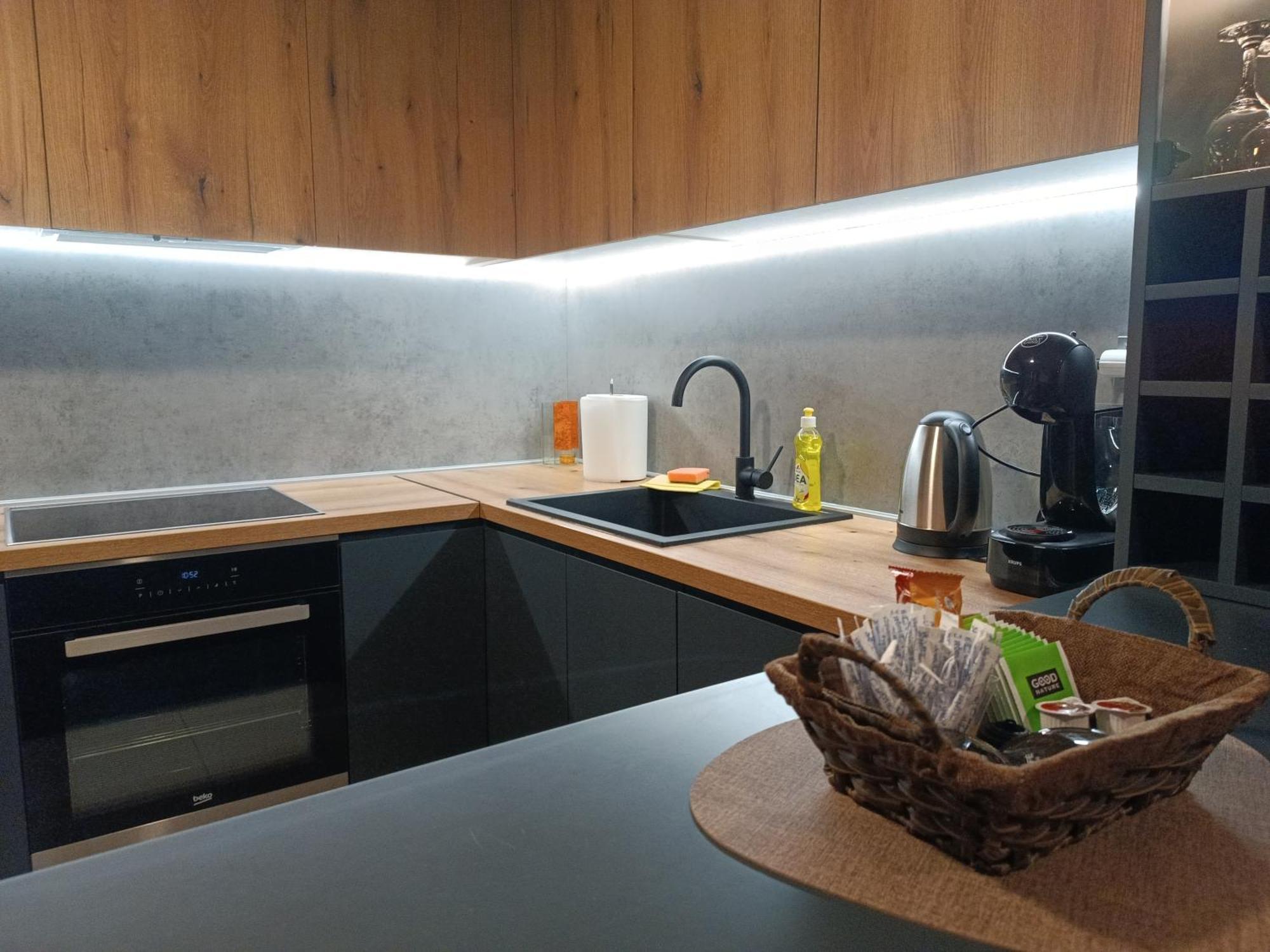 18Th & 16H Floor Secure Luxury Condos With Pool & Fitness Included In Price Skopje Eksteriør billede