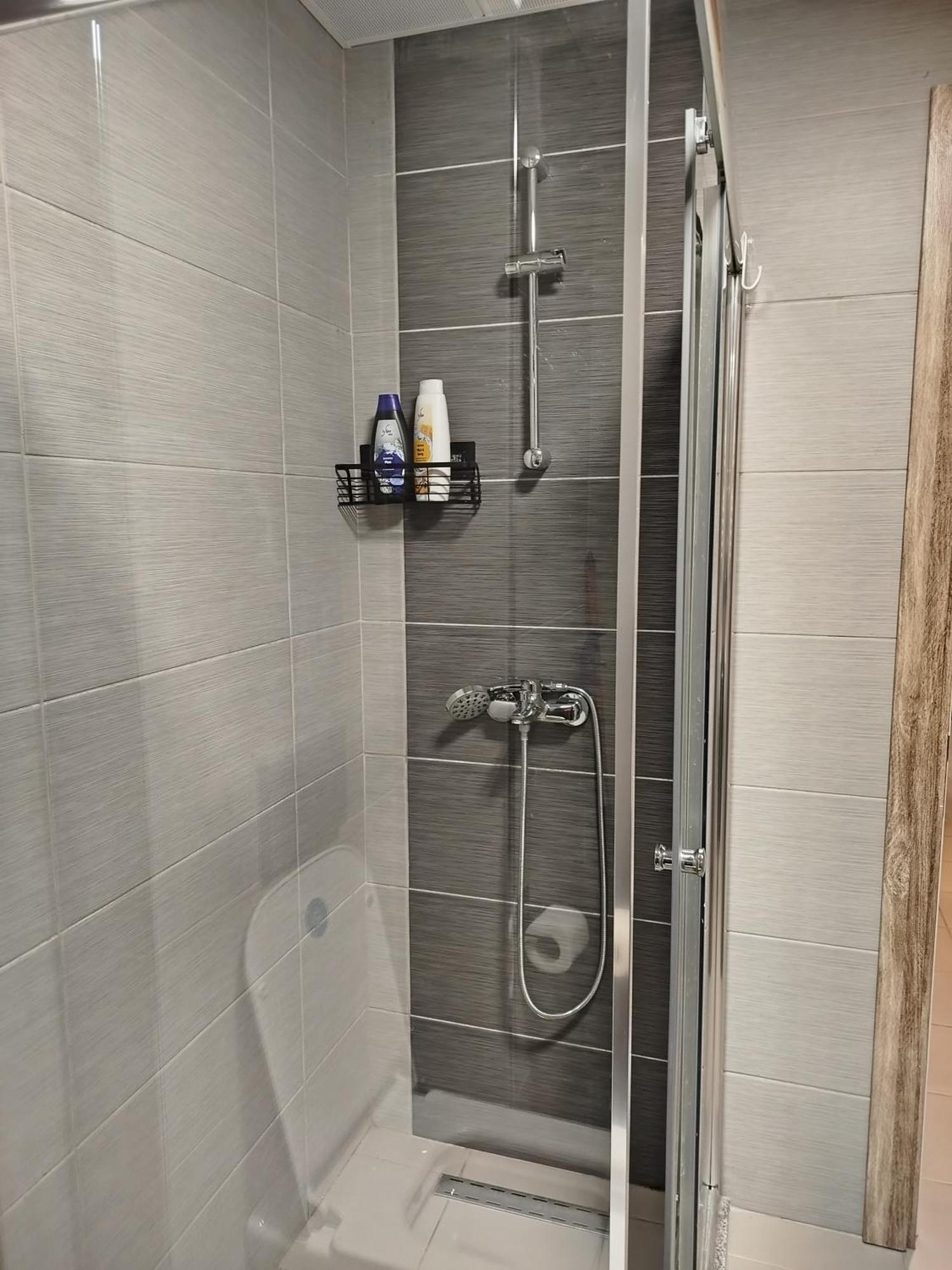 18Th & 16H Floor Secure Luxury Condos With Pool & Fitness Included In Price Skopje Eksteriør billede