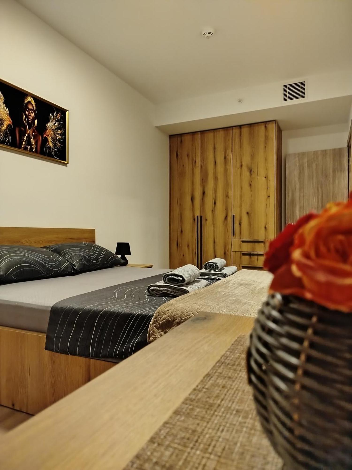 18Th & 16H Floor Secure Luxury Condos With Pool & Fitness Included In Price Skopje Eksteriør billede