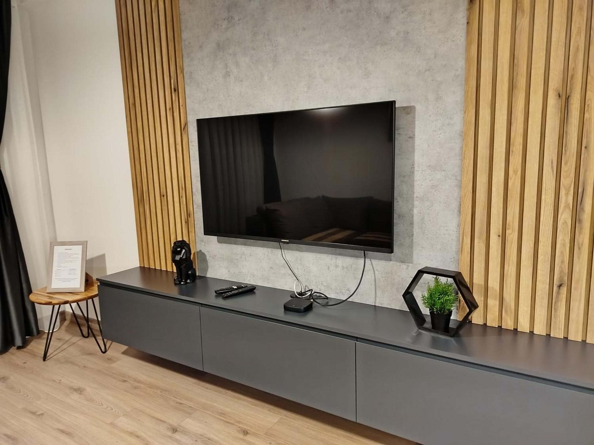 18Th & 16H Floor Secure Luxury Condos With Pool & Fitness Included In Price Skopje Eksteriør billede