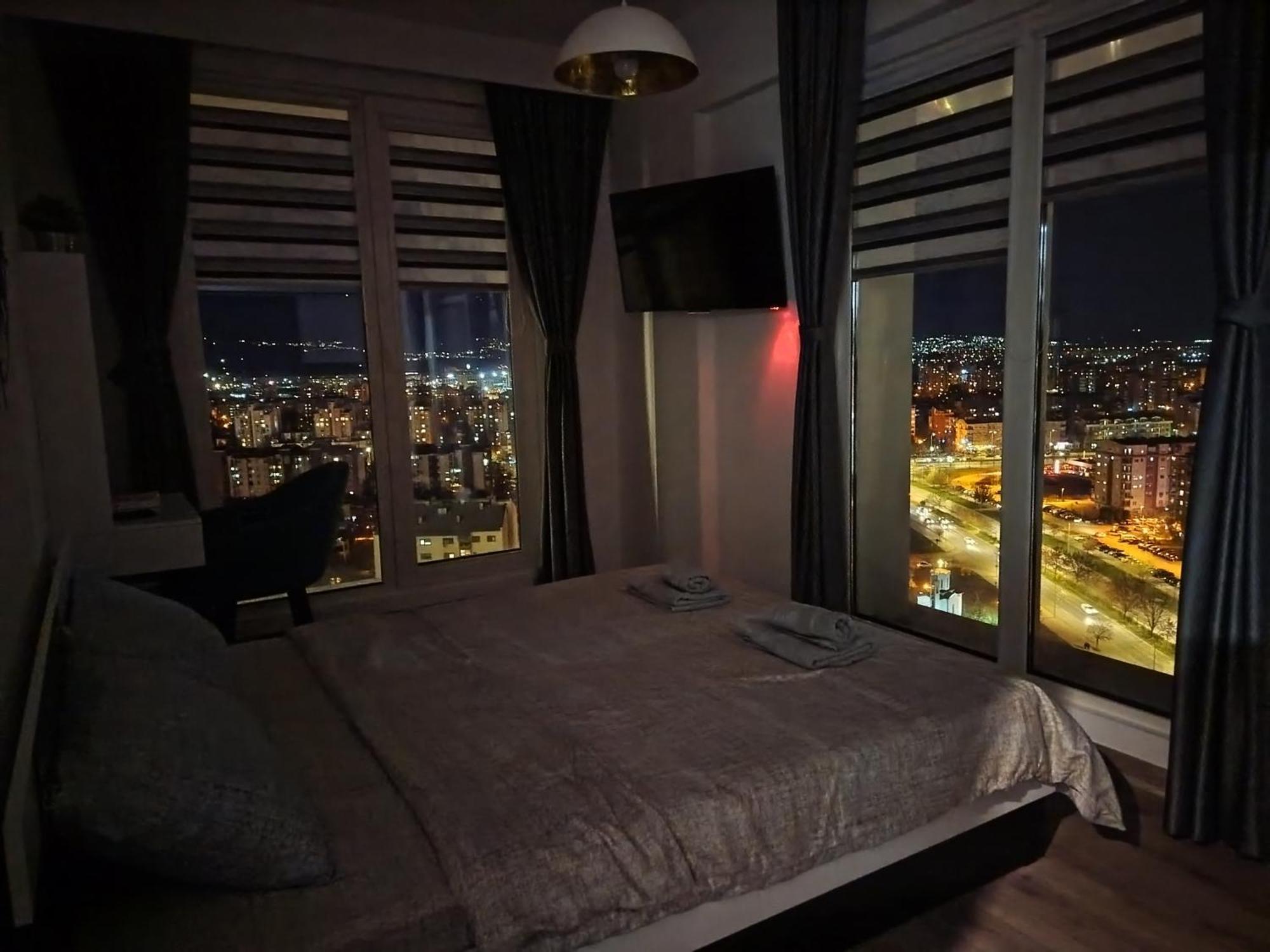 18Th & 16H Floor Secure Luxury Condos With Pool & Fitness Included In Price Skopje Eksteriør billede
