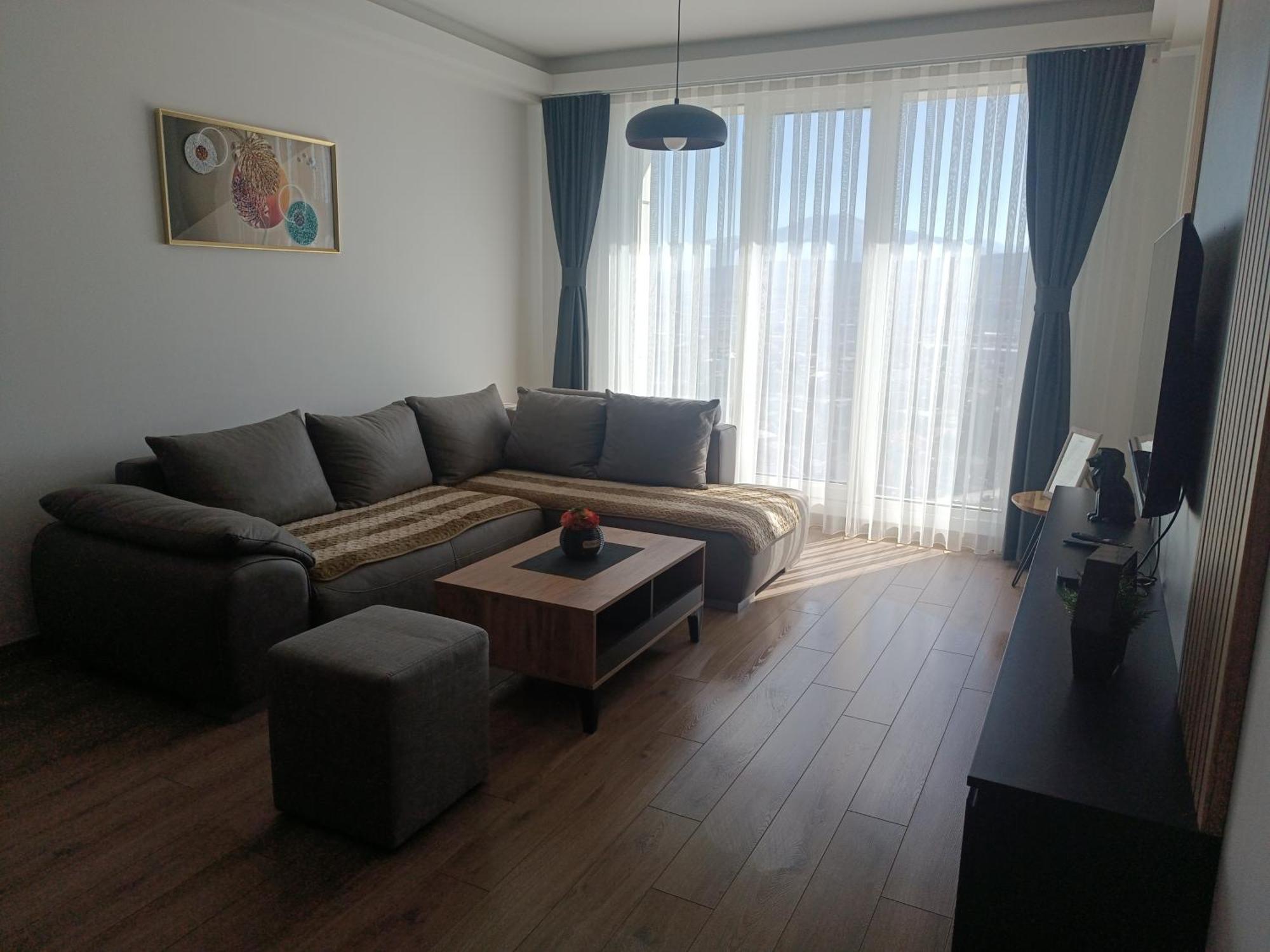 18Th & 16H Floor Secure Luxury Condos With Pool & Fitness Included In Price Skopje Eksteriør billede